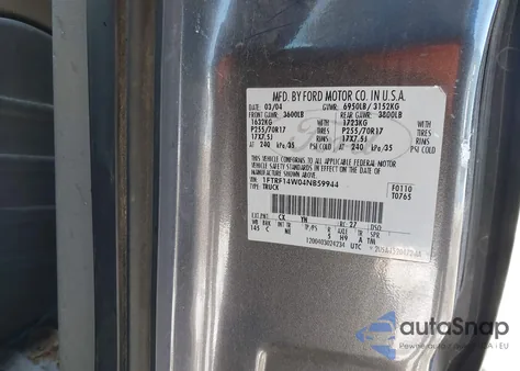 2004 Ford F-150 Stx/Xl/Xlt z USA, uszkodzony, nr VIN 1FTRF14W04NB59944